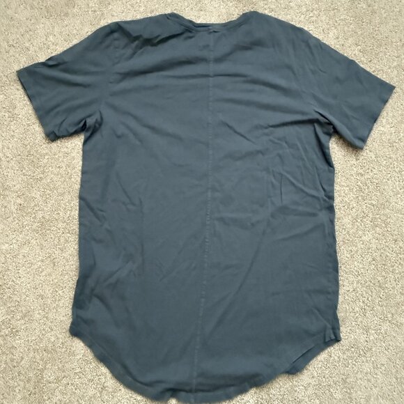 Bundle of 4 T-shirts - Picture 3 of 9